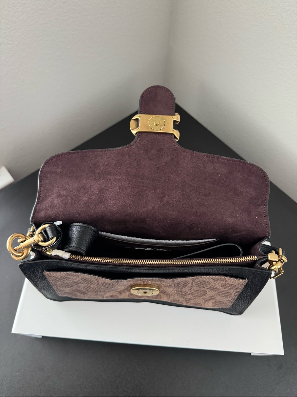 Coach Black & Brown Leather Bag With Gold Hardware & Matching Wallet - Picture 3 of 9